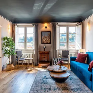 Genteel Piazza Pitti Apartment