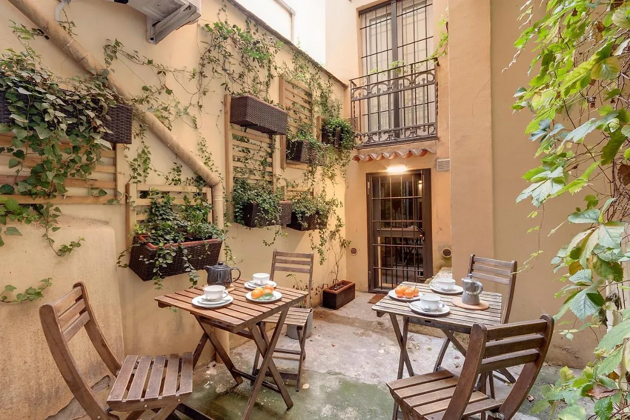 Charlie'S Apartments By Mamo Florencia