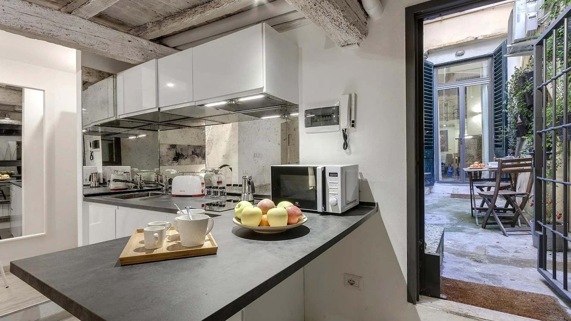 Charlie'S Apartments By Mamo Florence 0*,